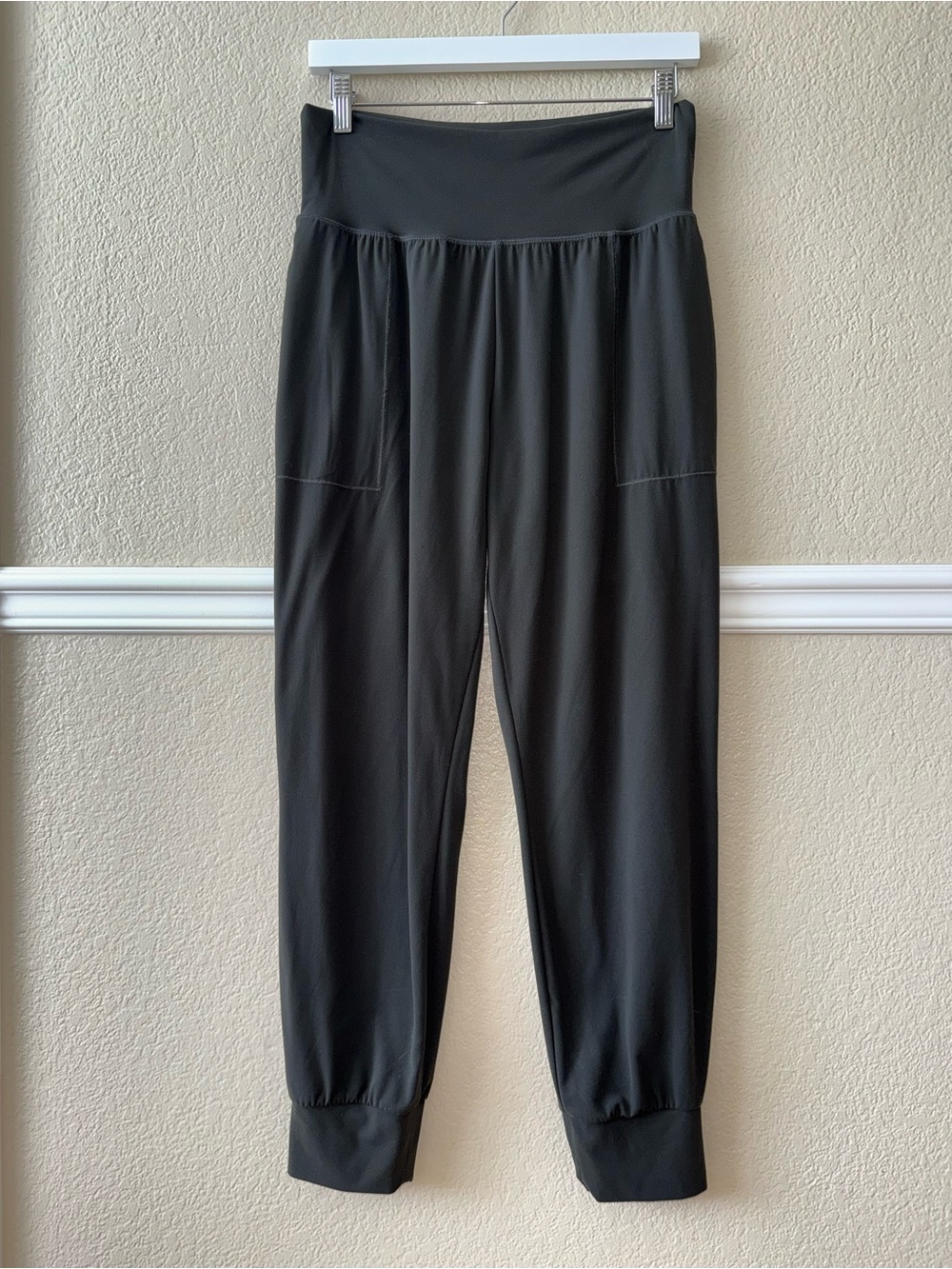 Athleta Salutation Jogger in Powervita Gray Green Size Medium